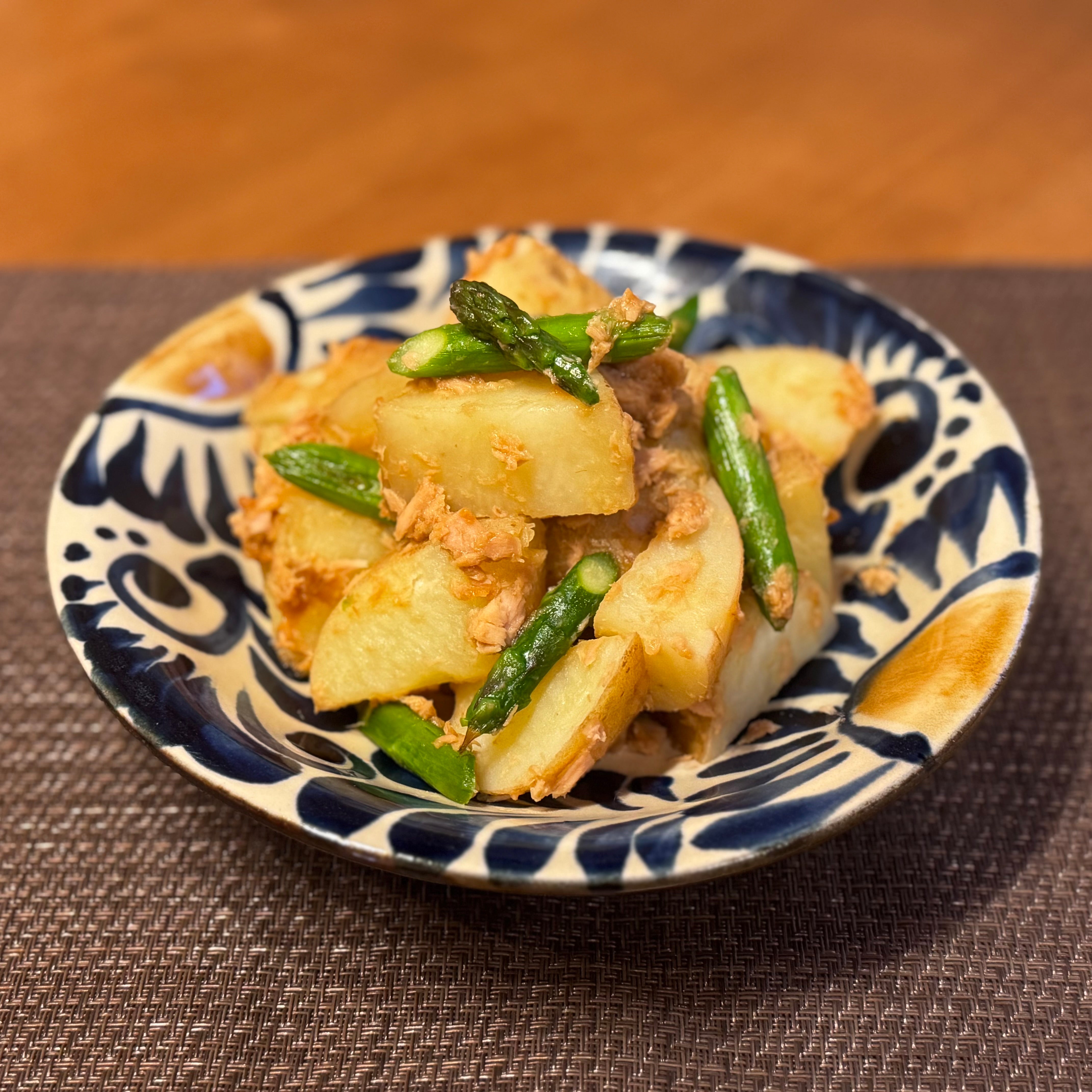 新じゃがとアスパラのバター醤油糀炒め